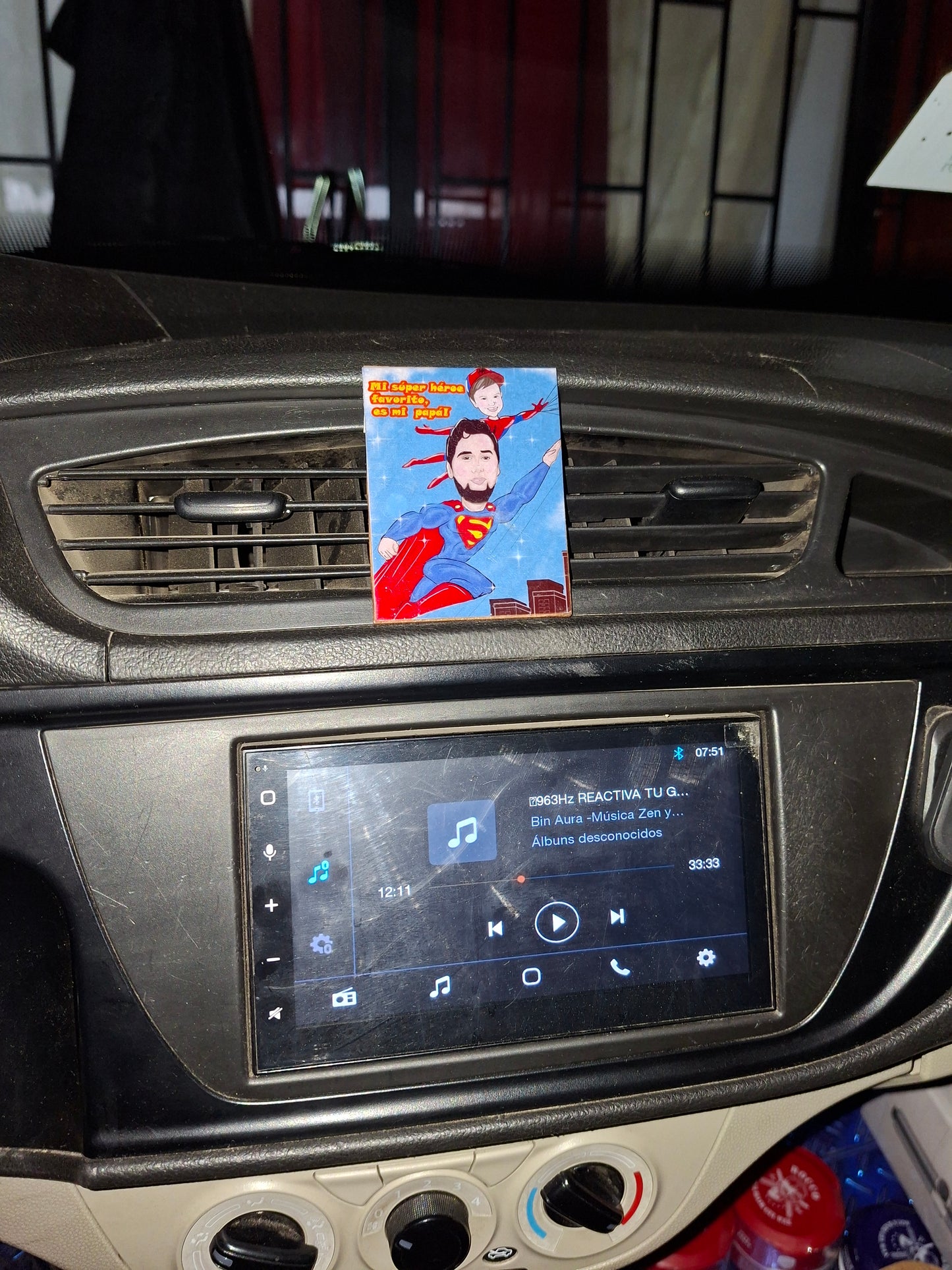 PROMO Caricatura Personalizada Digital (3 Personas )+ Marco tamaño 21x30 cm+ Impresion 6x8cm MDF para tu Auto🚗)⭐✨