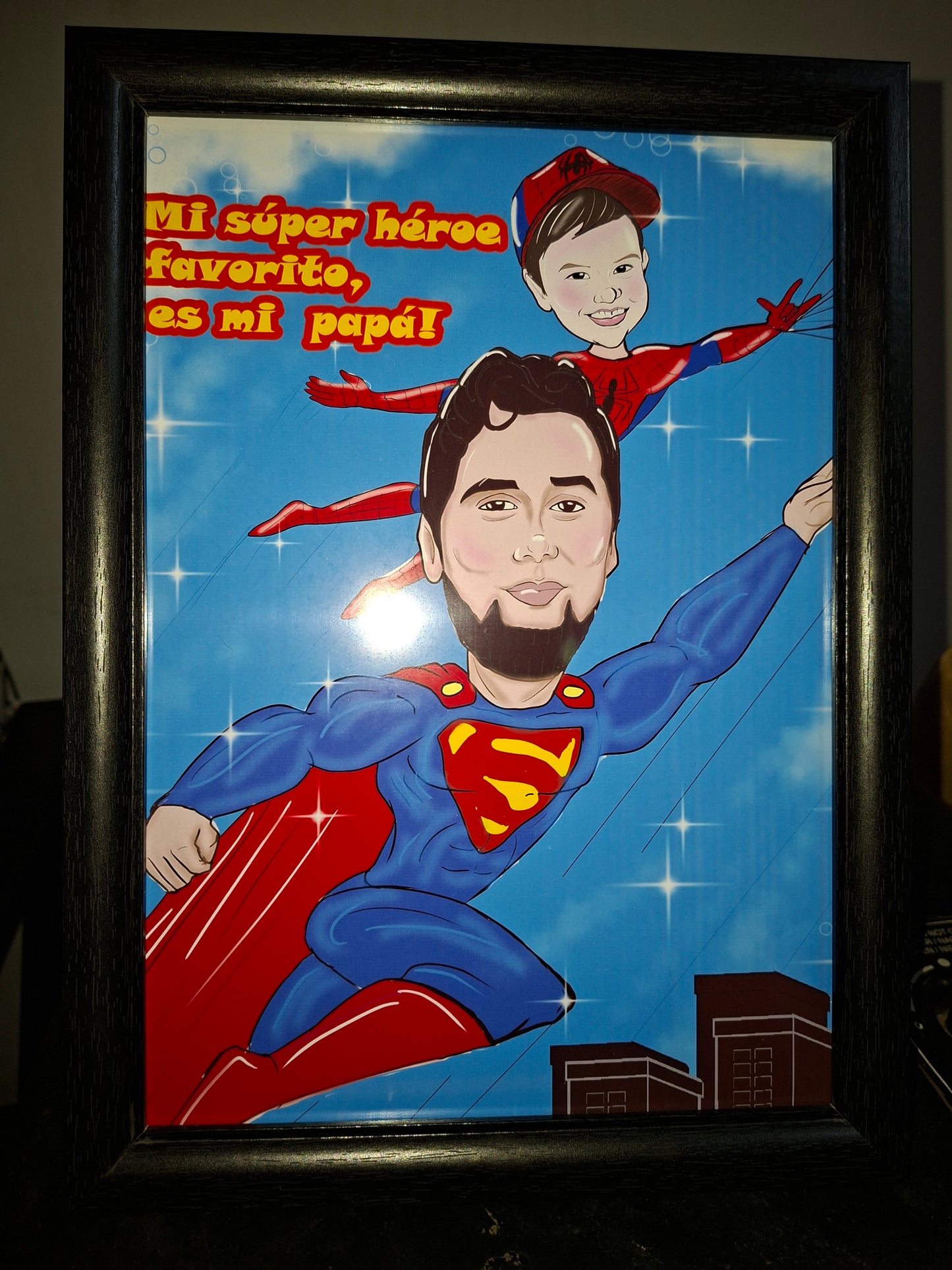 PROMO Caricatura Personalizada Digital (3 Personas )+ Marco tamaño 21x30 cm+ Impresion 6x8cm MDF para tu Auto🚗)⭐✨