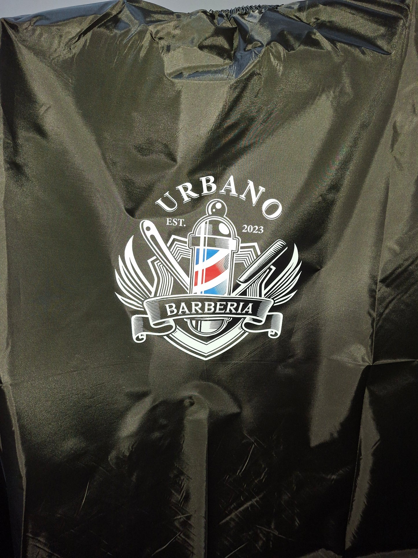 Capa Impermeable Negra para Barbería 🌟Estampada con Tu Logo 🌟